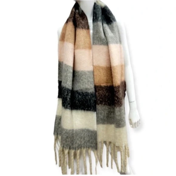 Accessories - Sold! 🎈New Oversized long striped winter scarf with fringe